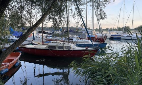 Przystan-zeglarska-Navigare-Zalew-Kryspinowski-scaled